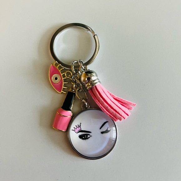 ❌❌SOLD❌❌💥Lot of 3💥Keychains tassel nail polish eye mascara makeup crown red pink - Picture 5 of 11